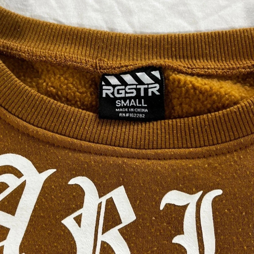 RGSTR Fearless Skull Graphic Sweatshirt Mens Small Mustard Brown Streetwear‎